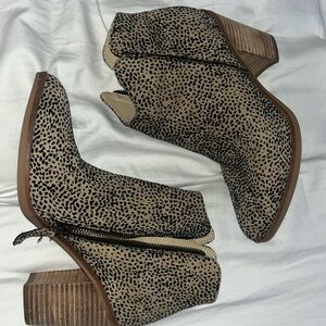 Cheetah print heels size 7 1/2